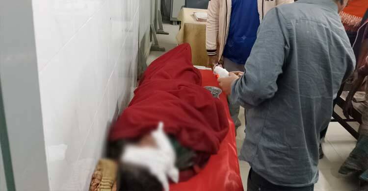 সম্পত্তির জন্য পিতা-মাতাকে কুপিয়ে জখম, ছেলে আটক